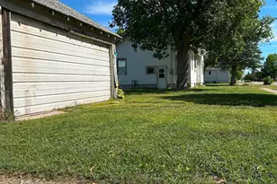 227 3rd St SW, Staples, MN 56479 - Photo 4