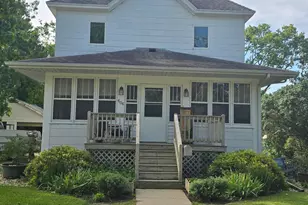 606 3rd St SW, Pipestone, MN 56164 - Photo 2