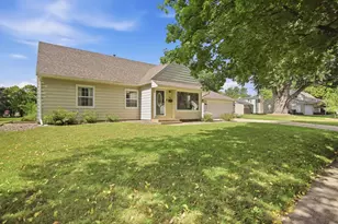 506 17th St SW, Austin, MN 55912 - Photo 2