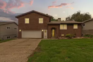 610 West St, Jackson, MN 56143 - Photo 2