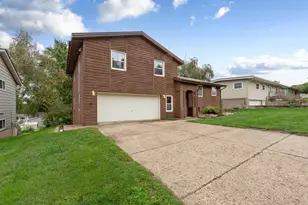 610 West St, Jackson, MN 56143 - Photo 1