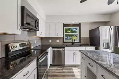 521 Central Avenue W, Saint Paul, MN 55103 - Photo 10