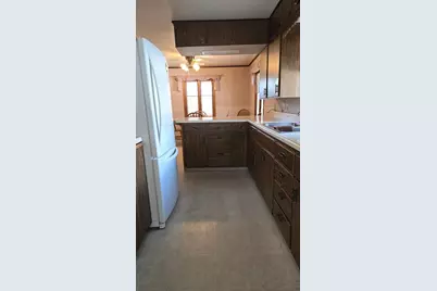 207 E Lyon Street, Marshall, MN 56258 - Photo 10