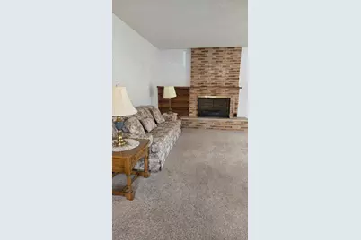207 E Lyon Street, Marshall, MN 56258 - Photo 4
