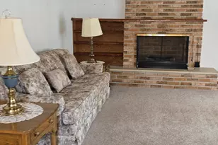 207 E Lyon St, Marshall, MN 56258 - Photo 4