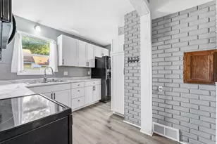 1202 11th St NW, Austin, MN 55912 - Photo 8