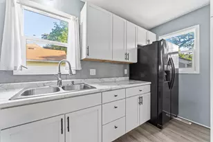 1202 11th St NW, Austin, MN 55912 - Photo 6
