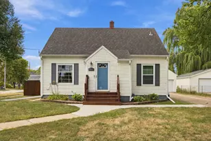 601 11th St N, Moorhead, MN 56560 - Photo 1