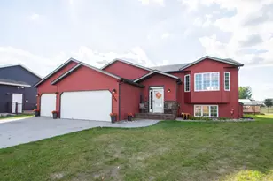 4407 15th St S, Moorhead, MN 56560 - Photo 2