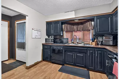 9547 Irving Avenue N, Brooklyn Park, MN 55444 - Photo 4