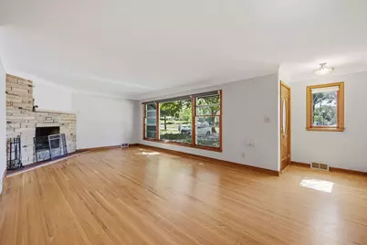 667 Wheelock Parkway W, Saint Paul, MN 55117 - Photo 2