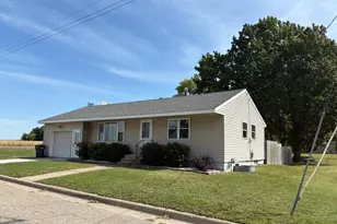 105 6th St, Cleveland, MN 56017 - Photo 1