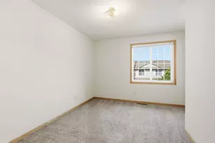 1587 County Rd D E, Maplewood, MN 55109 - Photo 18