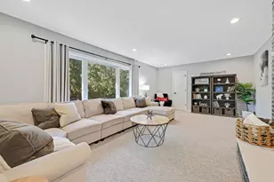 14104 Knollway Dr N, Minnetonka, MN 55305 - Photo 12