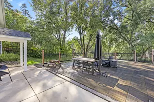 14104 Knollway Dr N, Minnetonka, MN 55305 - Photo 32