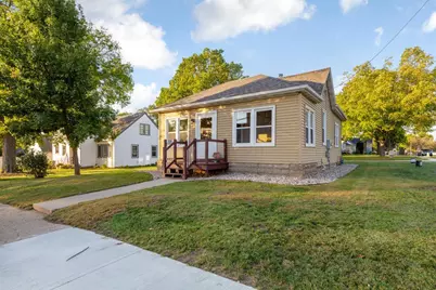 321 Oak Street, Le Sueur, MN 56058 - Photo 1