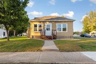 321 Oak St, Le Sueur, MN 56058 - Photo 2