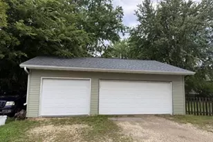 829 Prospect Ave, Windom, MN 56101 - Photo 2