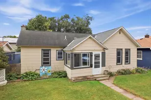 623 E Howard St, Winona, MN 55987 - Photo 1