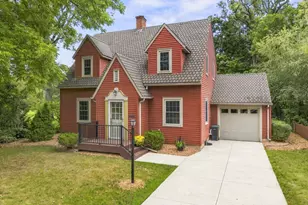 910 10th St NW, Austin, MN 55912 - Photo 2