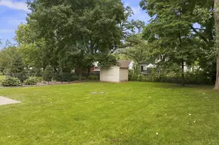 910 10th St NW, Austin, MN 55912 - Photo 4
