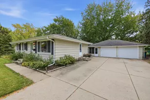4409 Poplar Bridge Rd, Bloomington, MN 55437 - Photo 38