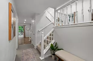 121 Fox Hollow Dr, Chanhassen, MN 55317 - Photo 4