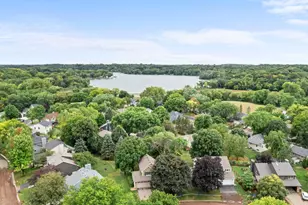 121 Fox Hollow Dr, Chanhassen, MN 55317 - Photo 32