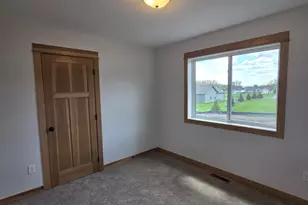 653 Daisy Ct, Lake Crystal, MN 56055 - Photo 16