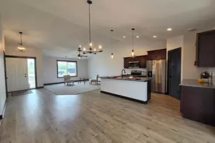 653 Daisy Ct, Lake Crystal, MN 56055 - Photo 8