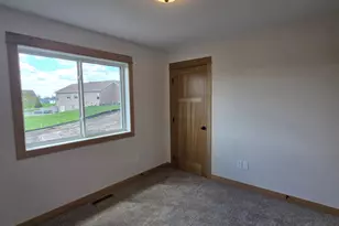 653 Daisy Ct, Lake Crystal, MN 56055 - Photo 14