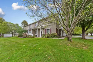 738 Maple Hills Dr, Maplewood, MN 55117 - Photo 2
