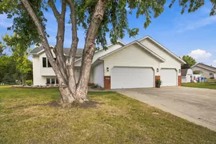 1701 33 1/2 Street S, Moorhead, MN 56560 - Photo 2