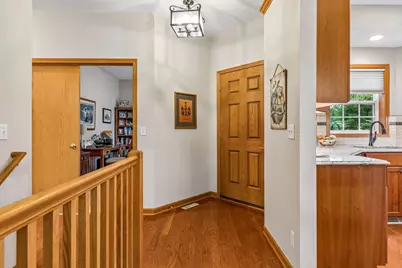516 Holly Lane N, Oakdale, MN 55128 - Photo 10