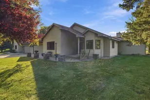 2206 Brookwood Ct, Fergus Falls, MN 56537 - Photo 2
