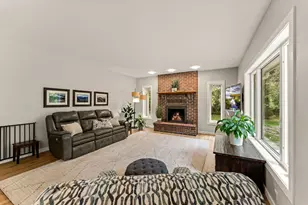 940 Trail Ct, Eagan, MN 55123 - Photo 4