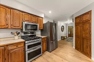 940 Trail Ct, Eagan, MN 55123 - Photo 14