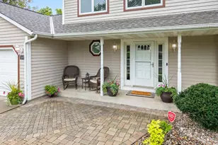 7640 Bowman Ct, Inver Grove Heights, MN 55076 - Photo 6