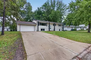 406 Centennial Dr, Roseville, MN 55113 - Photo 10