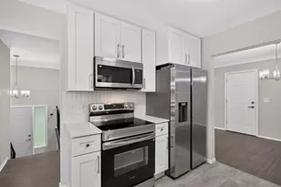 406 Centennial Dr, Roseville, MN 55113 - Photo 6