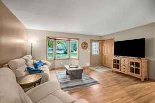 9581 Pilgrim Ln N, Maple Grove, MN 55369 - Photo 4