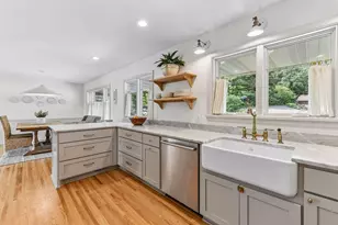 15803 Holdridge Rd E, Wayzata, MN 55391 - Photo 8