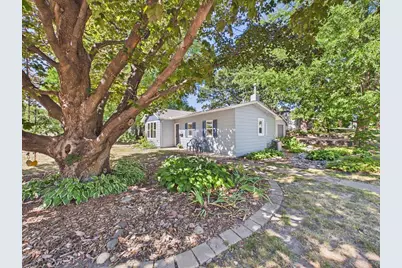 2379 Roselawn Avenue W, Lauderdale, MN 55113 - Photo 2