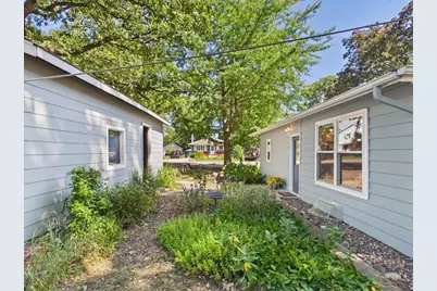 2379 Roselawn Avenue W, Lauderdale, MN 55113 - Photo 32