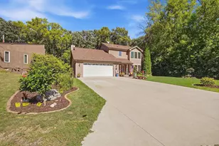 112122 Haering Ln, Chaska, MN 55318 - Photo 2