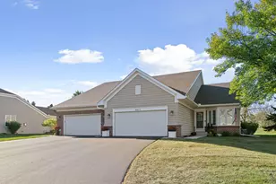 8977 Deer Run Dr, Victoria, MN 55386 - Photo 2