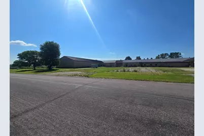 300 16th Avenue SE, Waseca, MN 56093 - Photo 2