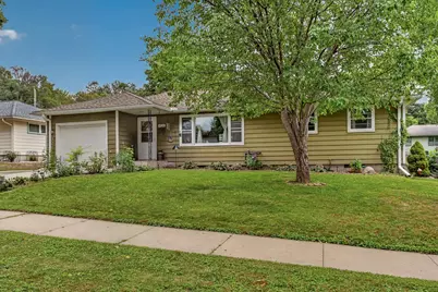 1426 13th Ave NE, Rochester, MN 55906 - Photo 2