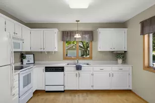 3253 Riverwood Dr, Hastings, MN 55033 - Photo 2
