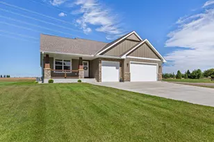 10 Sunset Ct, North Mankato, MN 56003 - Photo 2